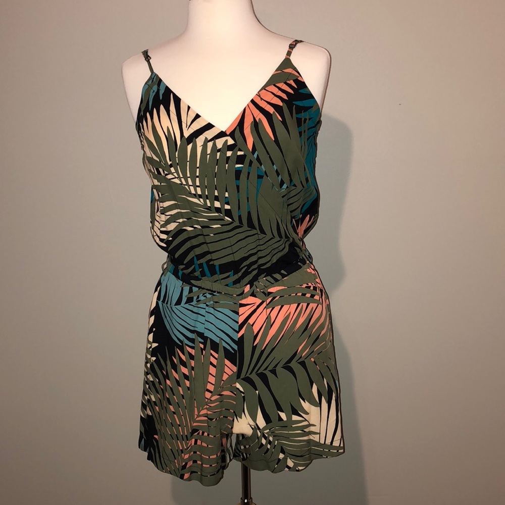 Hawaiian patterned romper